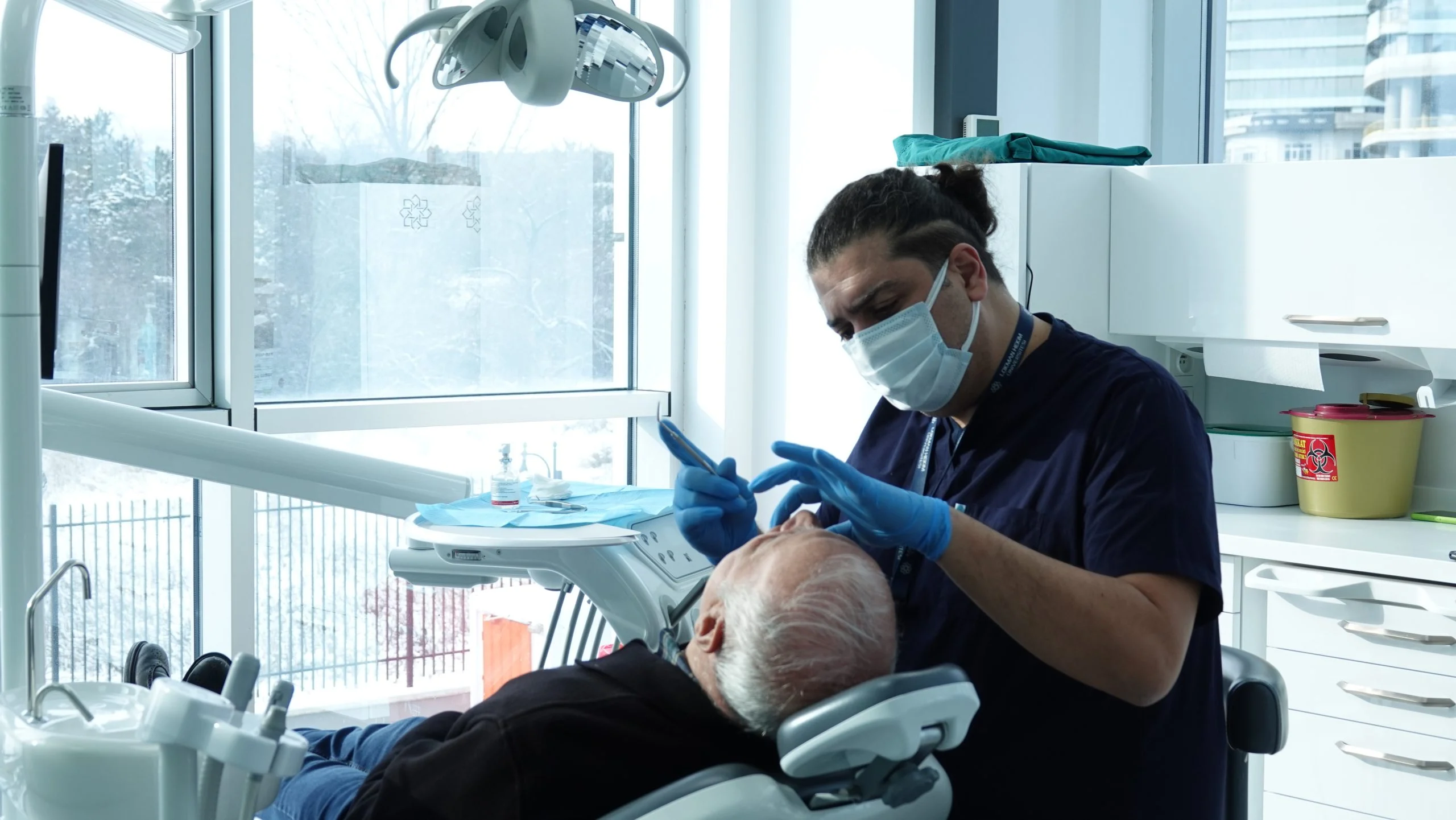 Ankara diş dolgusu ve restoratif diş tedavisi ile doğal yapısı korunarak onarılmış sağlıklı dişler