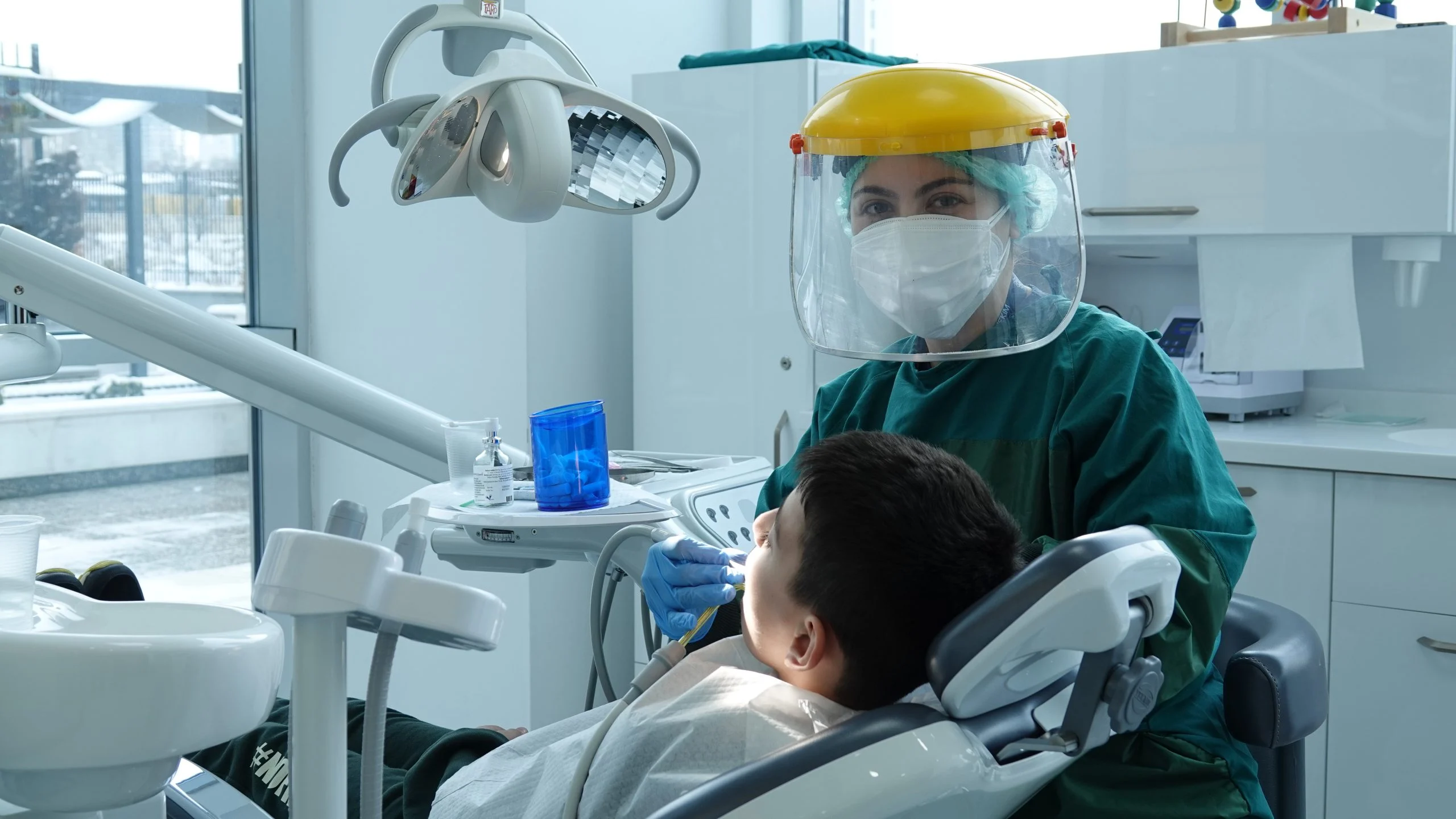 Lokman Hekim Söğütözü Diş Hastanesi restoratif diş tedavisi kliniğinde kompozit dolgu ve Ankara diş dolgusu uygulaması